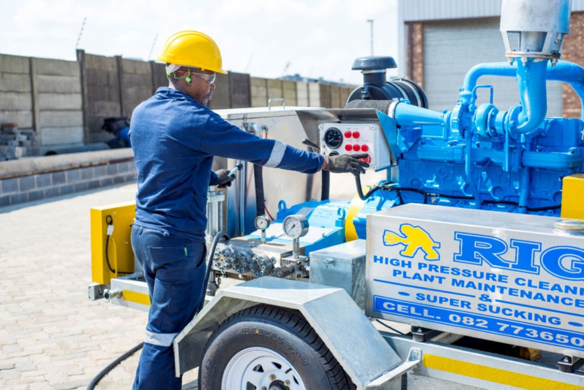 Hydro blasting and hydro steel cutting RIG Maintenance